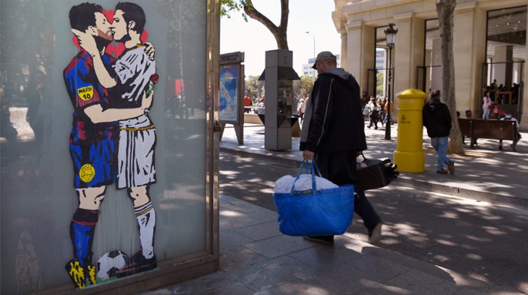 Lionel Messi Cristiano Ronaldo Kissing Graffiti Causes Stir Pre