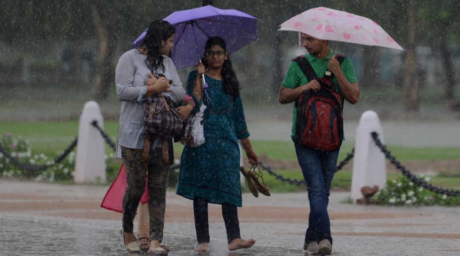 Delhi soaks in pre-monsoon showers, mercury dips - The Statesman