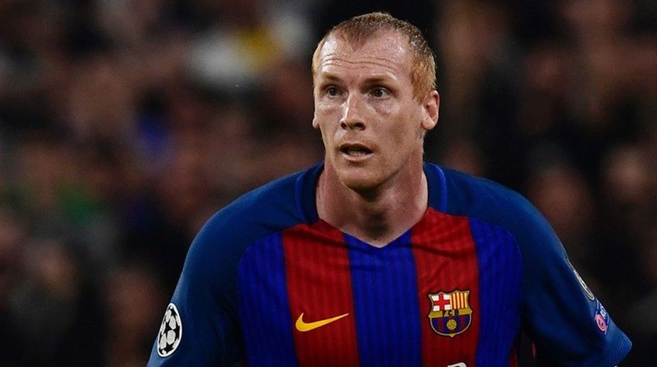 Barcelona allow defender Jeremy Mathieu to train with Sporting Lisbon