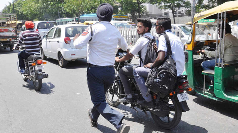 Delhi police to get vehicles with tools to rescue passengers