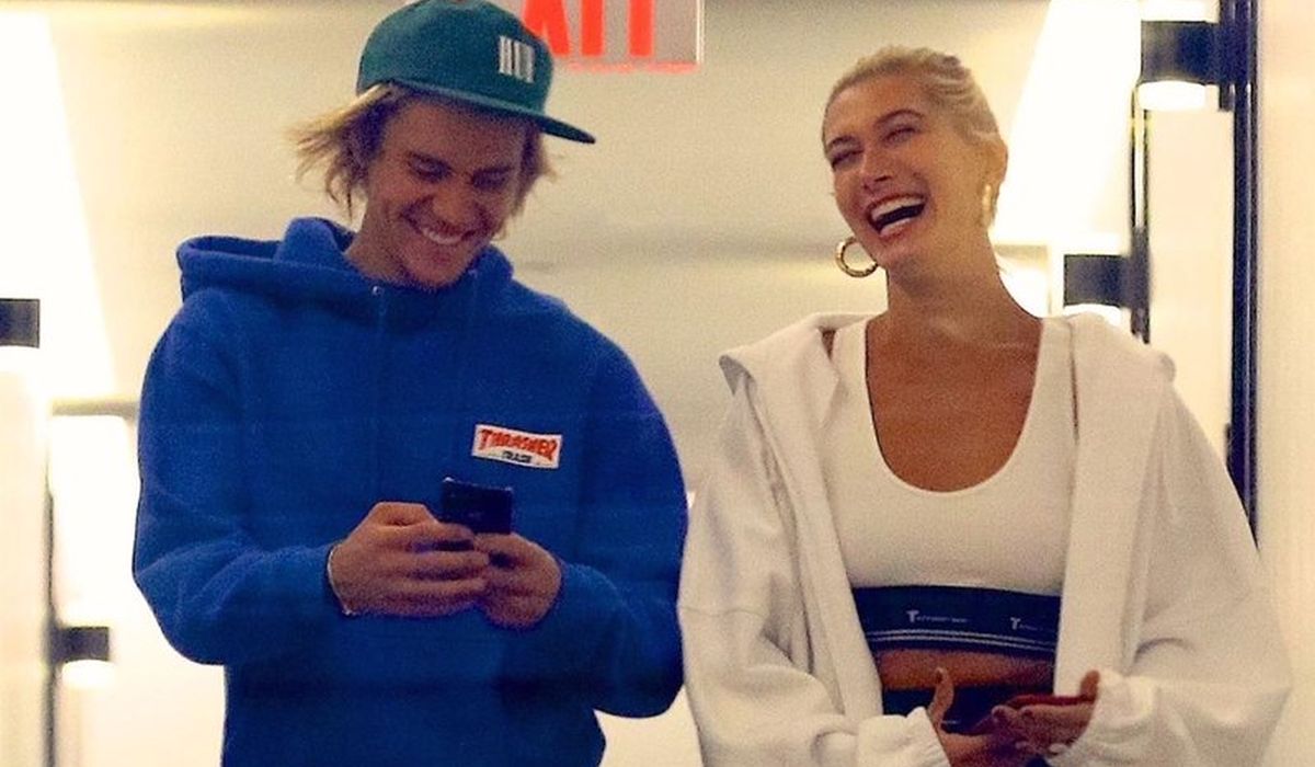 Hailey Baldwin Flashes Engagement Ring and Toned Abs During Date With Justin  Bieber - YouTube