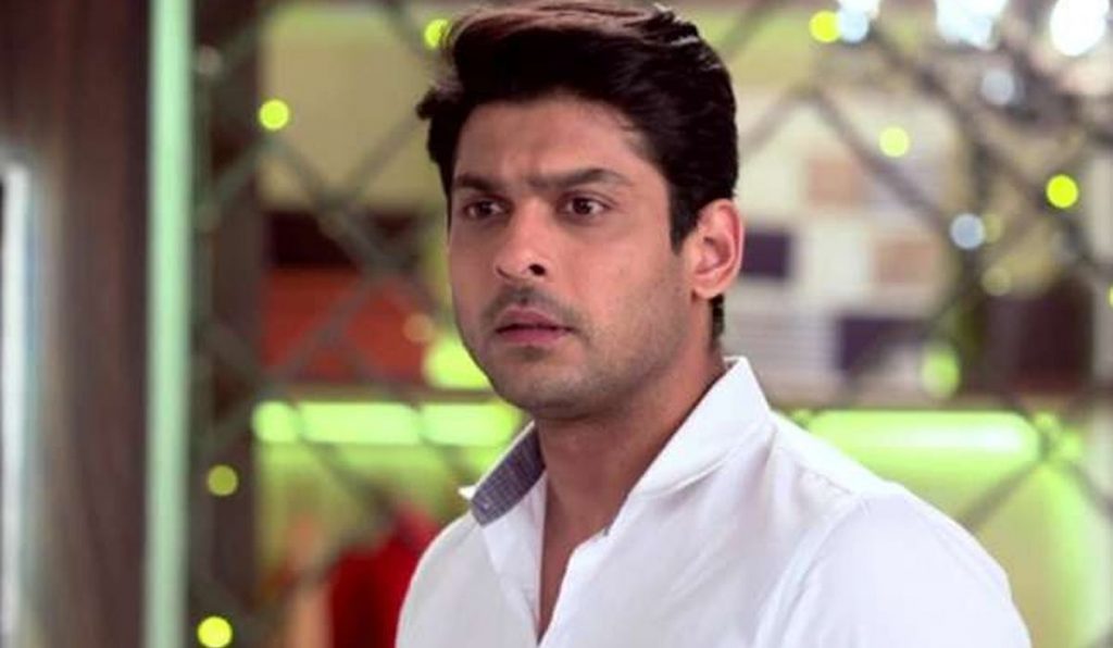 Watch | Actor Siddharth Shukla loses control over his BMW, hits cars