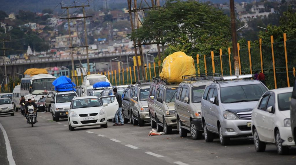 Oneway traffic for heavy vehicles on JammuSrinagar highway today