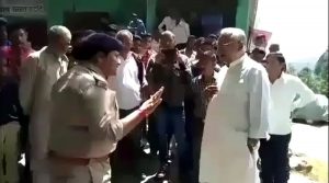 Brave female police inspector teach lesson to rough politician in ...