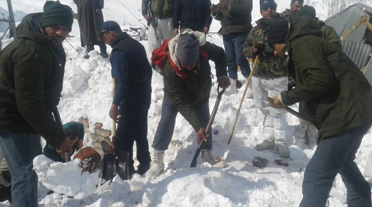 Eight killed, 2 injured as avalanche hits police post near Jawahar Tunnel