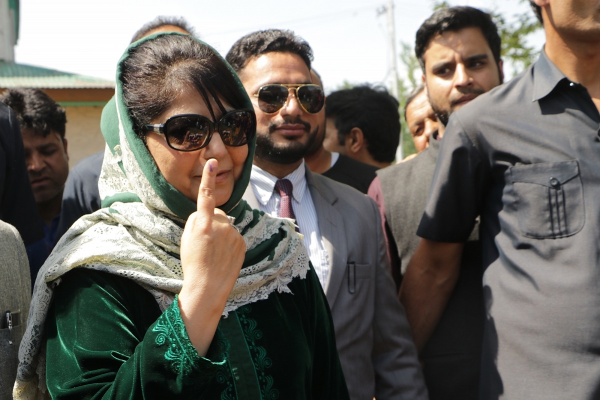 Panicked by low voting, Mehbooba gives communal twist to election campaign