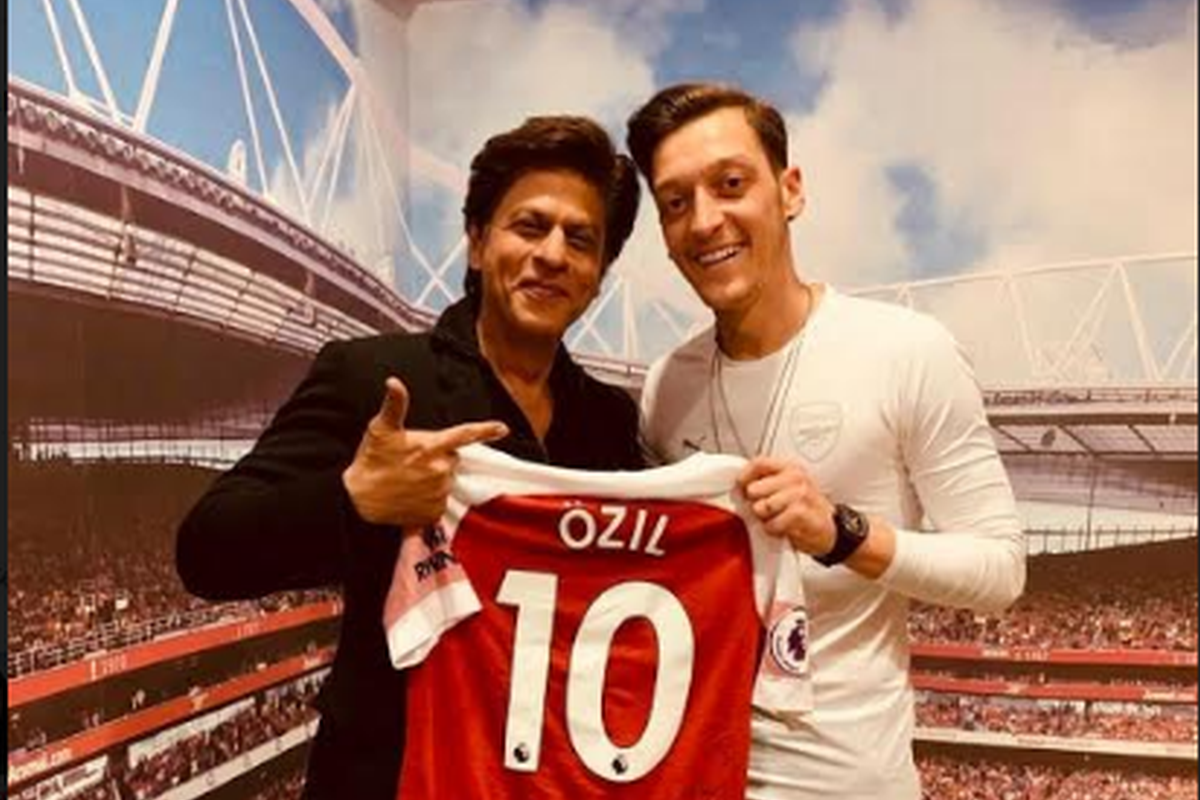 Shah Rukh Khan watches Arsenal match in London on invitation of Mesut Özil