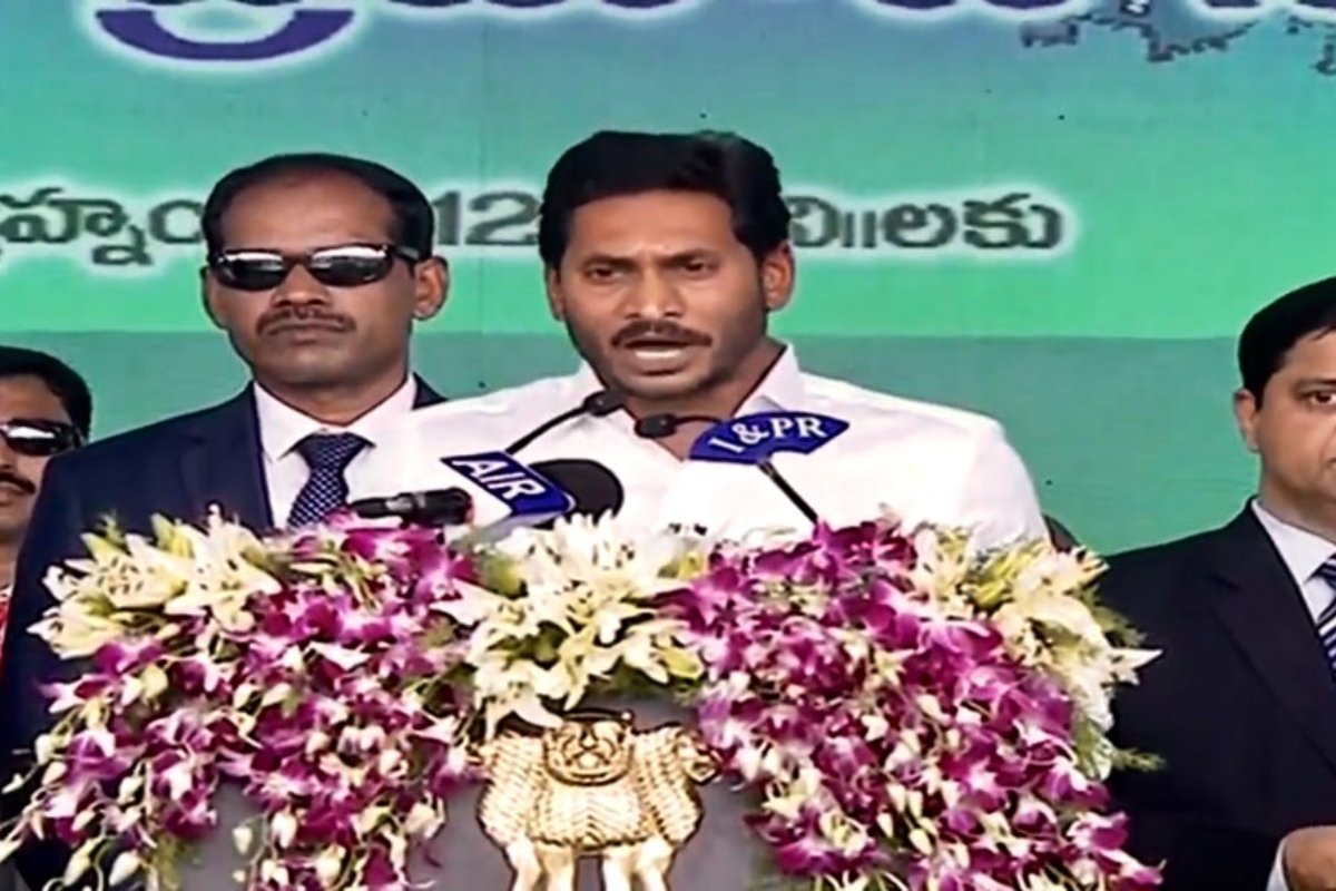 YS Jagan Mohan Reddy takes oath as Chief Minister of Andhra ...