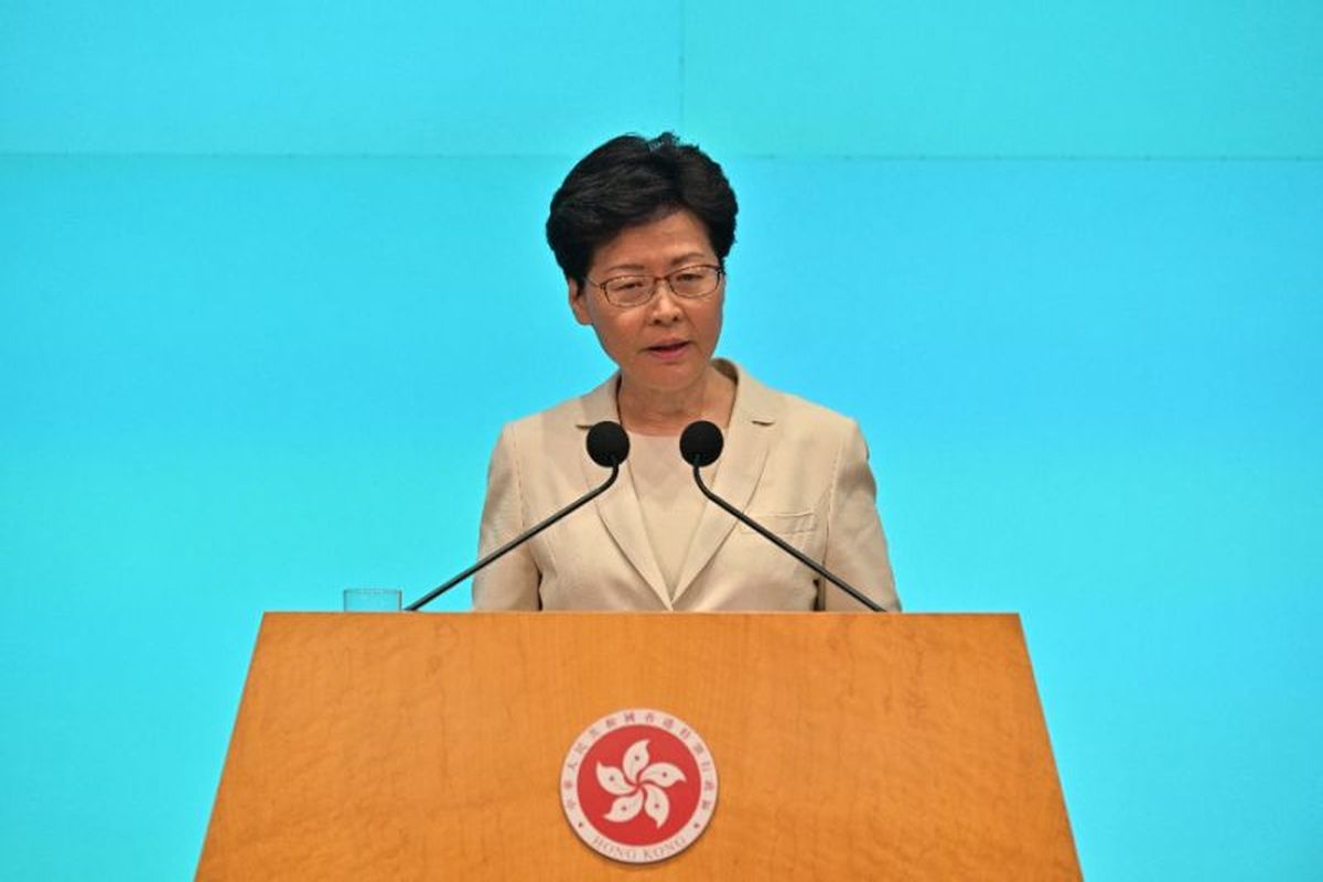 Hong Kong leader apologises for extradition law turmoil