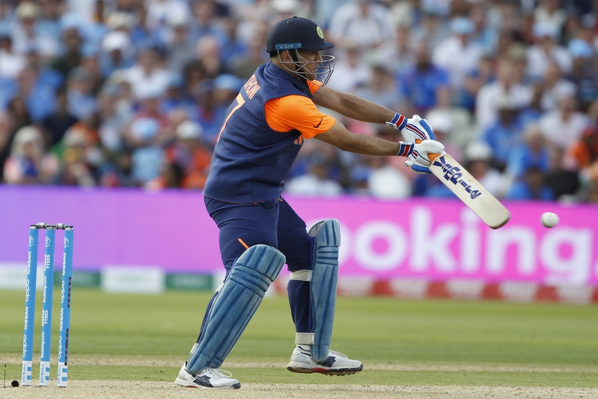 Dhoni criticised for ‘baffling’ approach against England