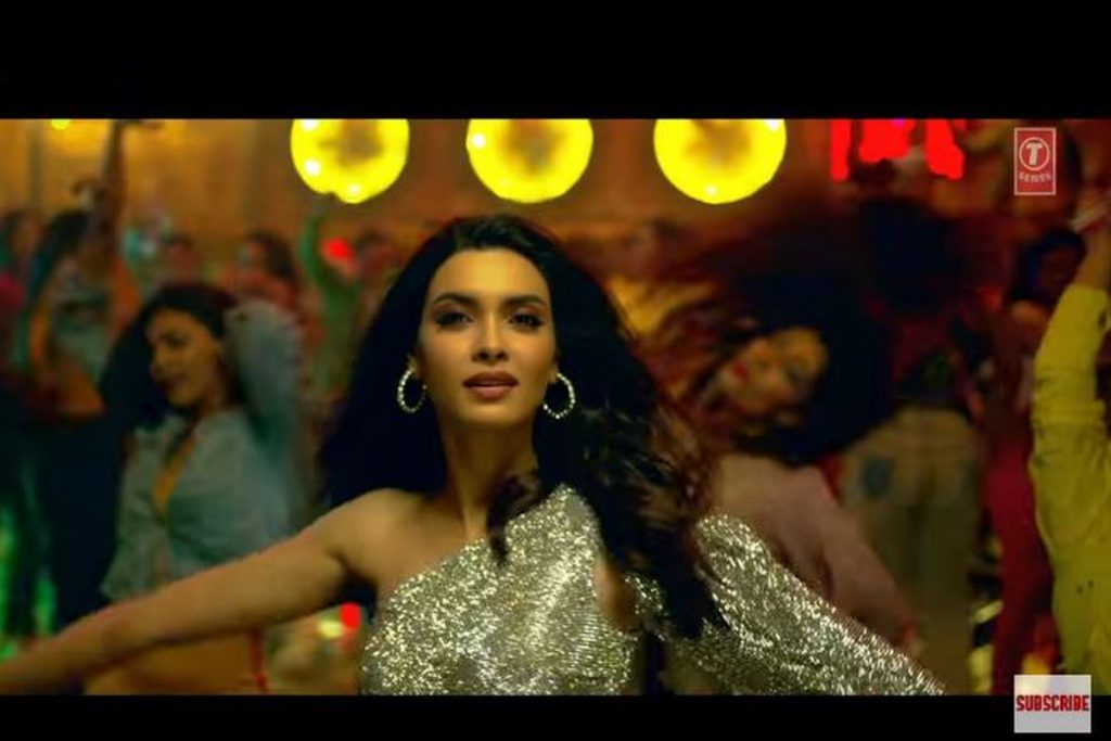 Diana Penty is all bling in Khandaani Shafakana new song, 'Sheher Ki ...