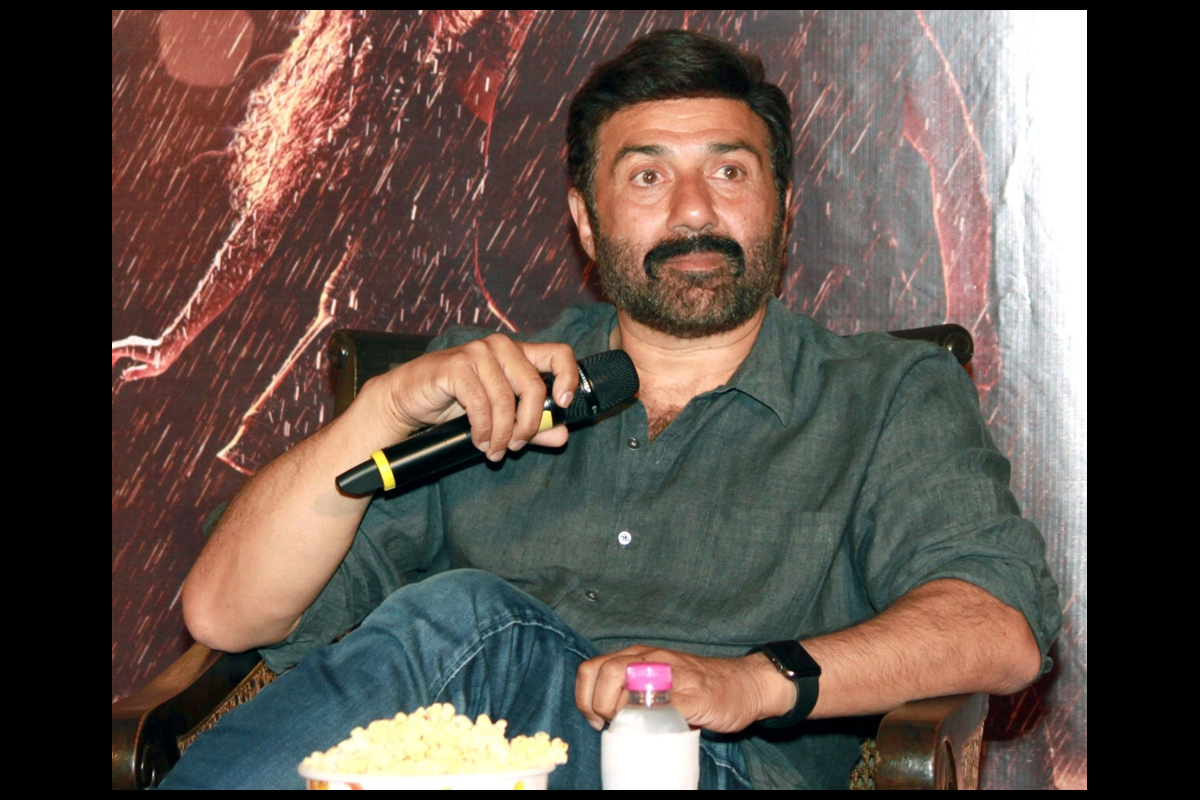 1200px x 800px - Sunny Deol shares tips for budding actors