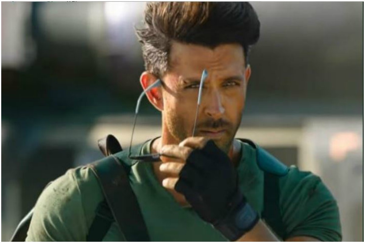 Hrithik Roshan's New Hairstyle Sports A Ponytail At Rado Event - YouTube