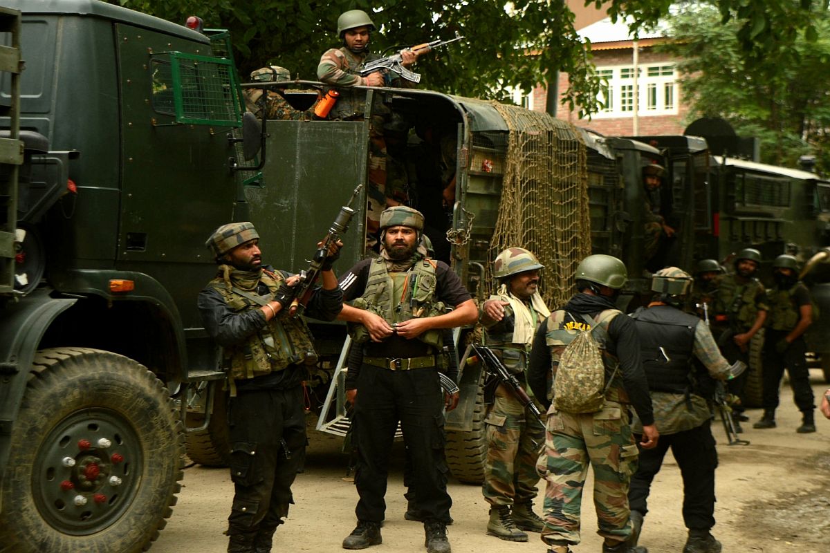 Police arrest 4 JeM associates for carrying out blast in Pulwama