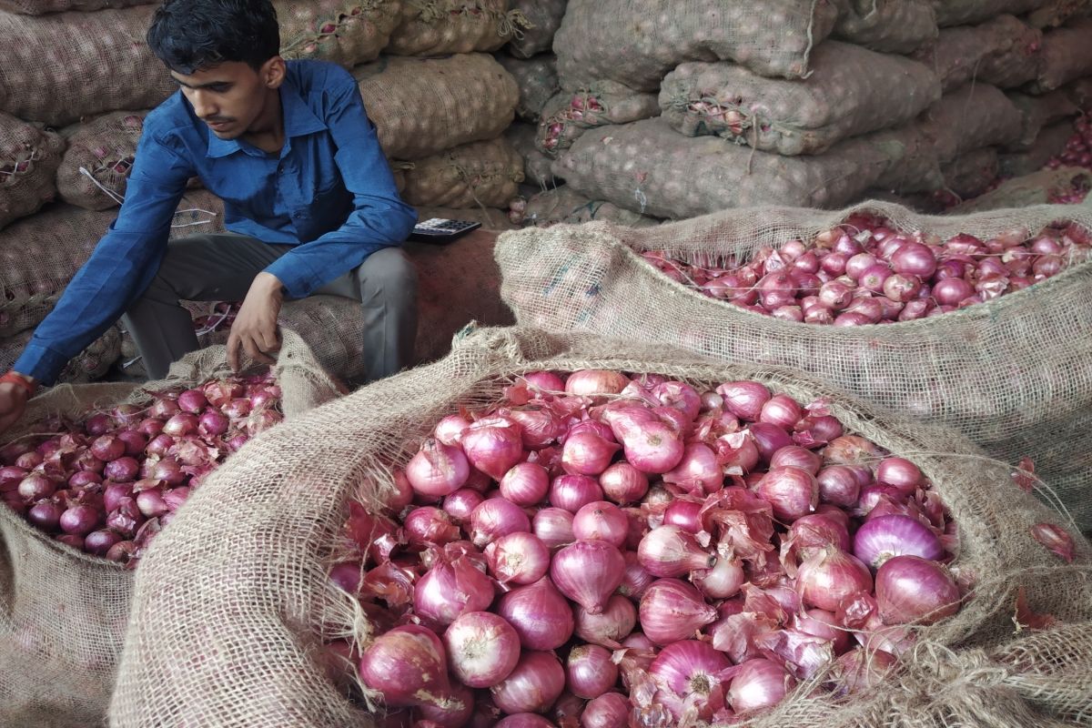 Centre transporting onions to Delhi by rail rake from Nashik