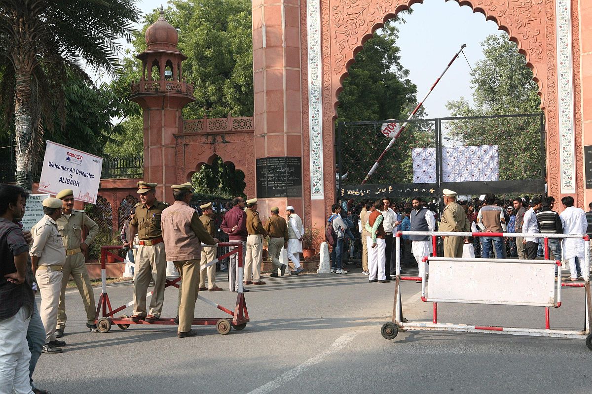 Case filed against 1000 AMU students for violence during anti-CAA protests