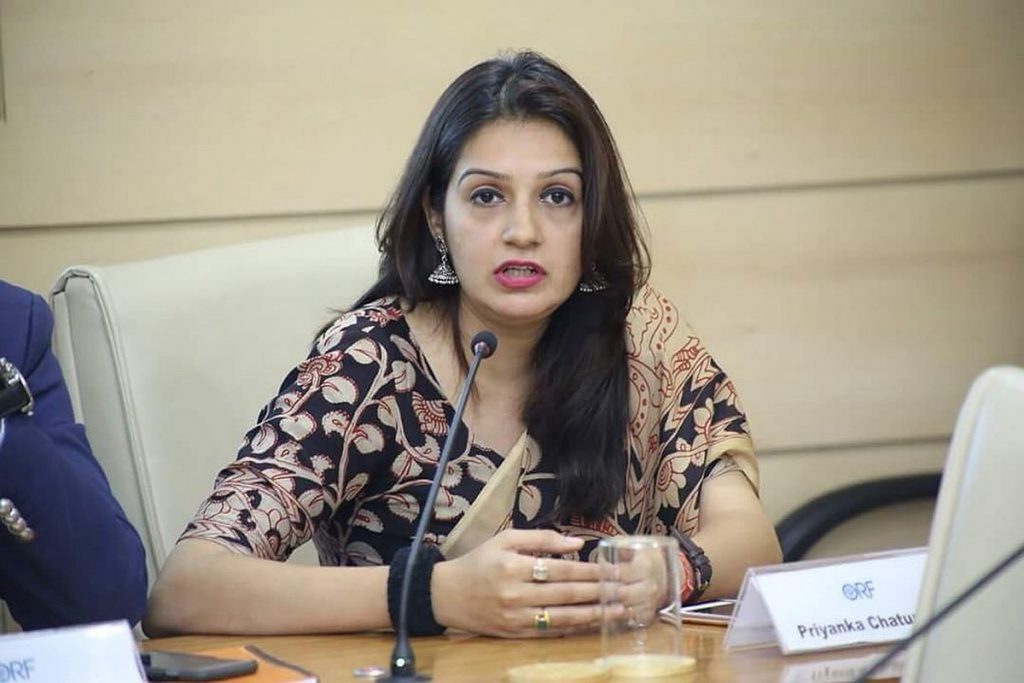Madam Chatur', 'Ms Fad-noise': Amruta Fadnavis, Priyanka Chaturvedi Locked  in Twitter Spat as Designer Case Snowballs - News18