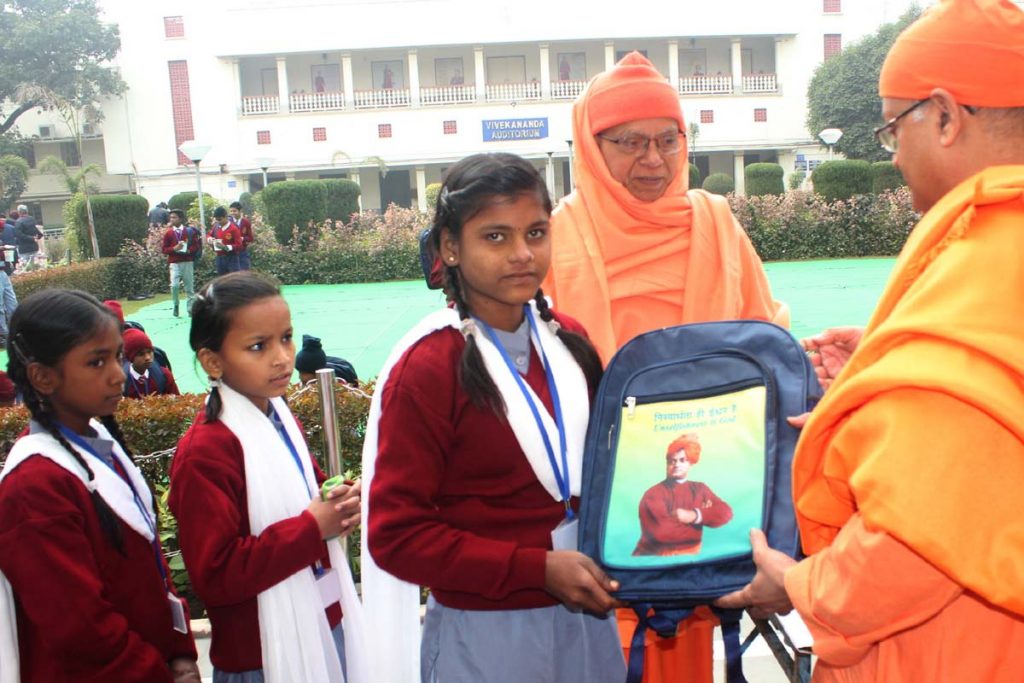 Ramakrishna Mission Conducts Narayan Seva On The Occasion Of Christmas The Statesman