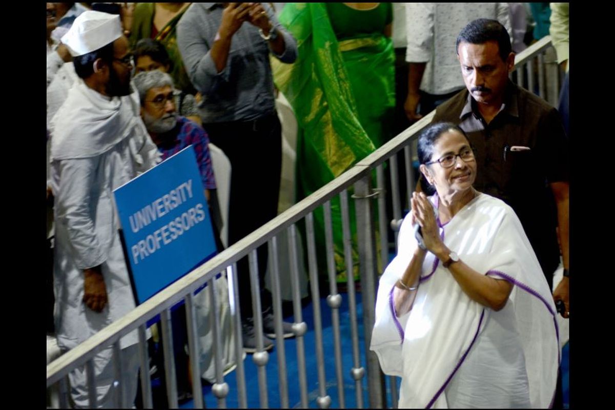 Mamata urges all to join hands, isolate BJP