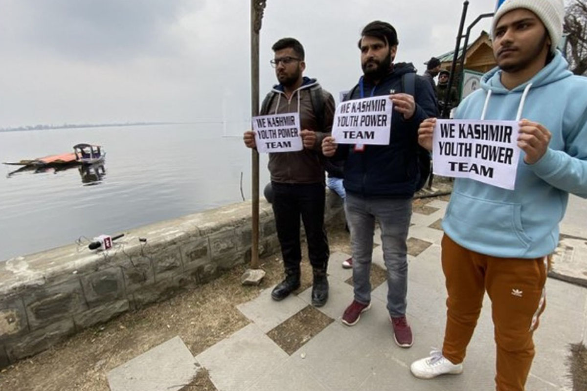 Second batch of foreign envoys takes stock of ground situation in Kashmir amid protest by Kashmiri youth