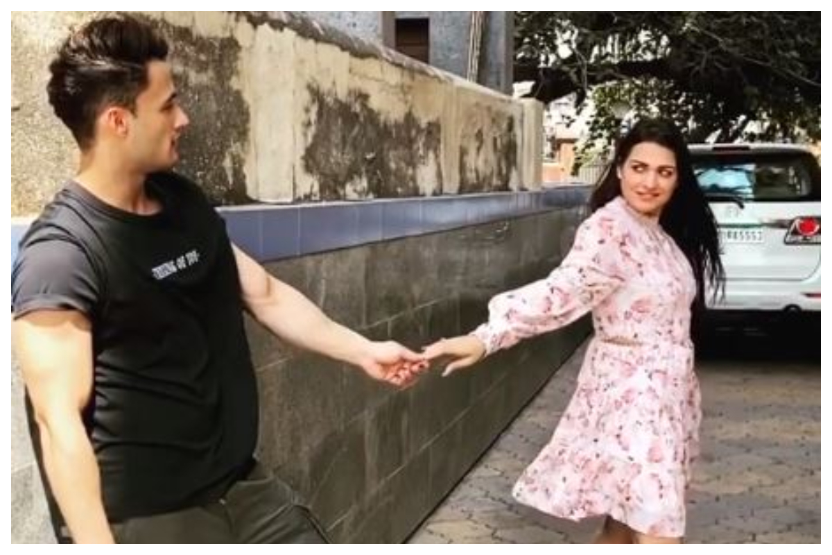 Watch | Asim Riaz, Himanshi Khurana’s romantic video ahead of ‘Kalla Sohna Nai’ release