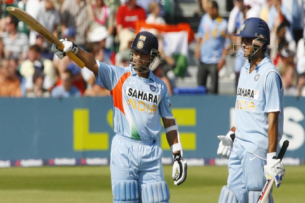 Would’ve scored 4000 more runs with 2 new balls: Sourav tells Sachin