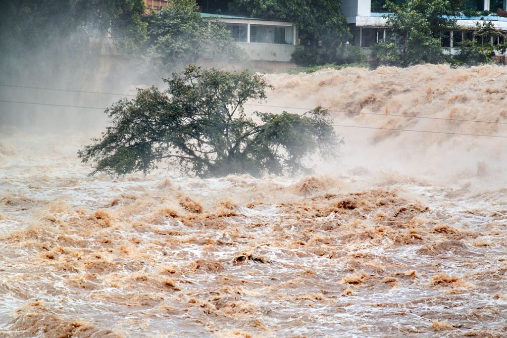 Flash floods triggered by cloudburst hit Leh, damage roads - The Statesman
