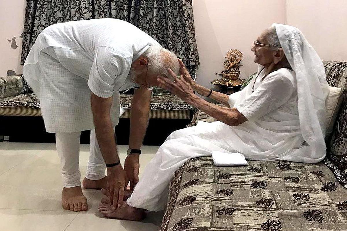 ‘Boundless affection, endless positivity…’: Mukhtar Abbas Naqvi shares video of PM with his mother