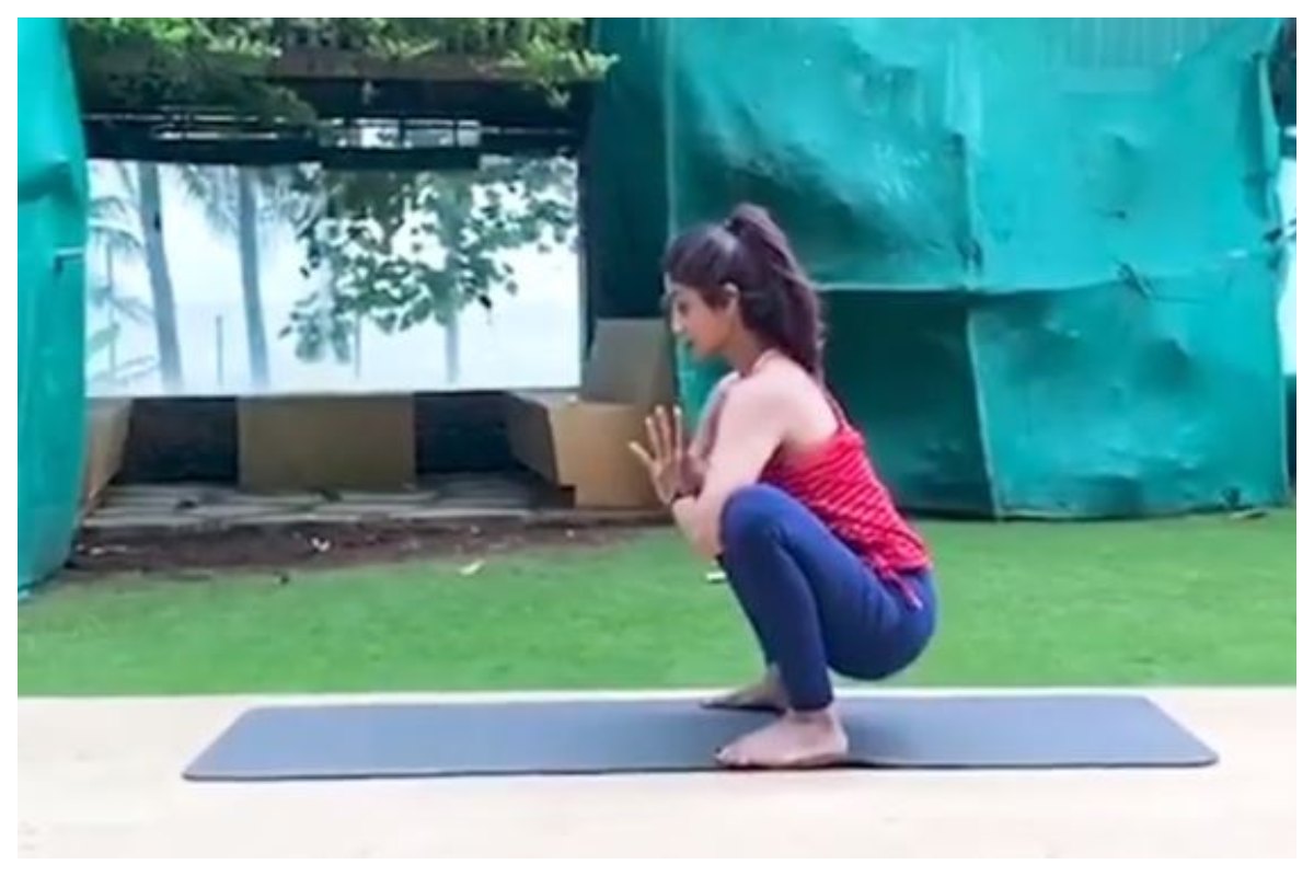 Shilpa Shetty's 'Quick Fix Yoga' - 15 min Full Body Workout - YouTube