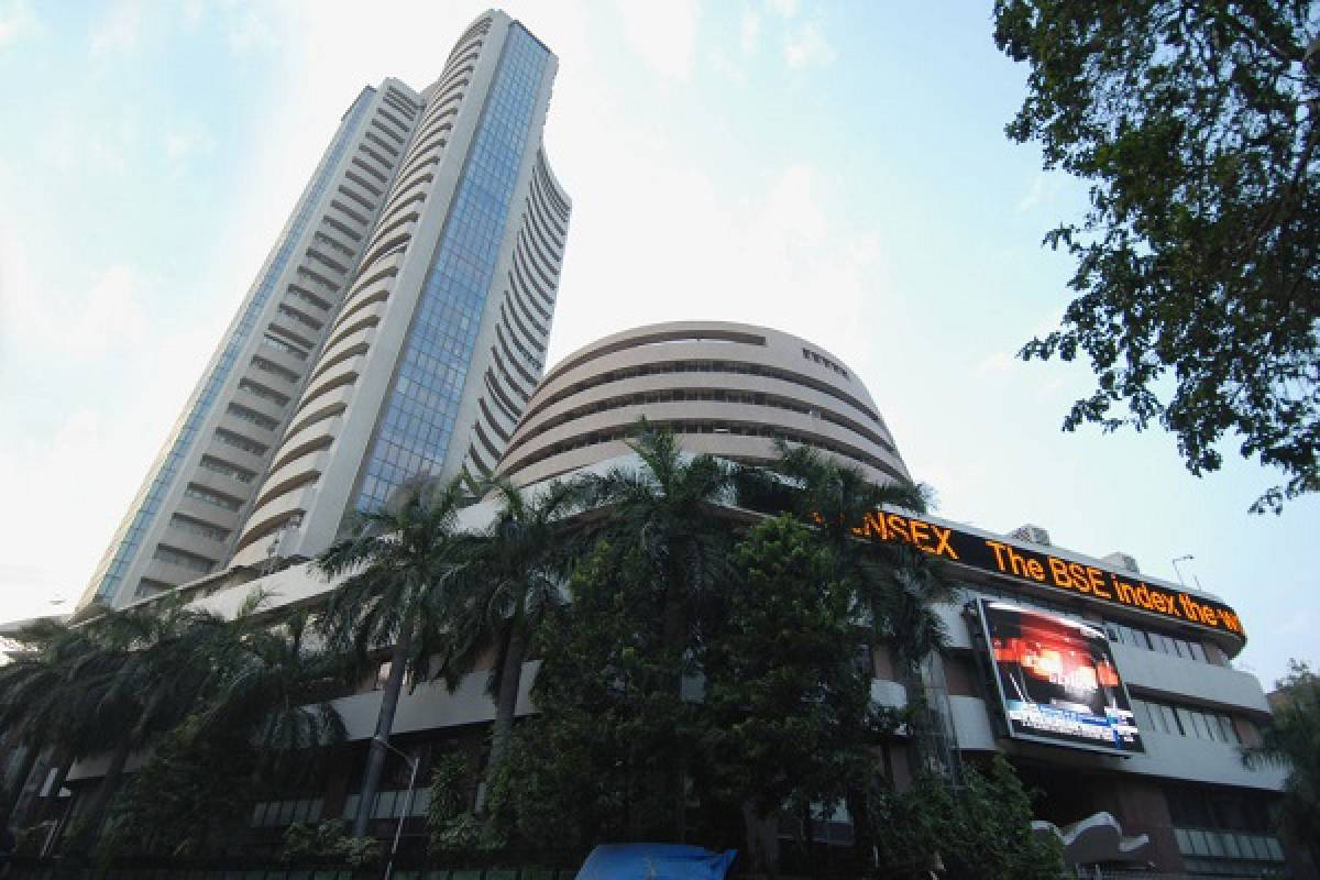 Foreign investors pull out massive Rs 25,586 crore from Indian equities in May