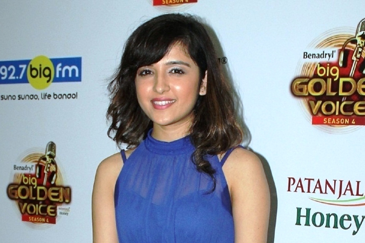 1200px x 800px - Shirley Setia touches the stage and seeks blessings before stepping on