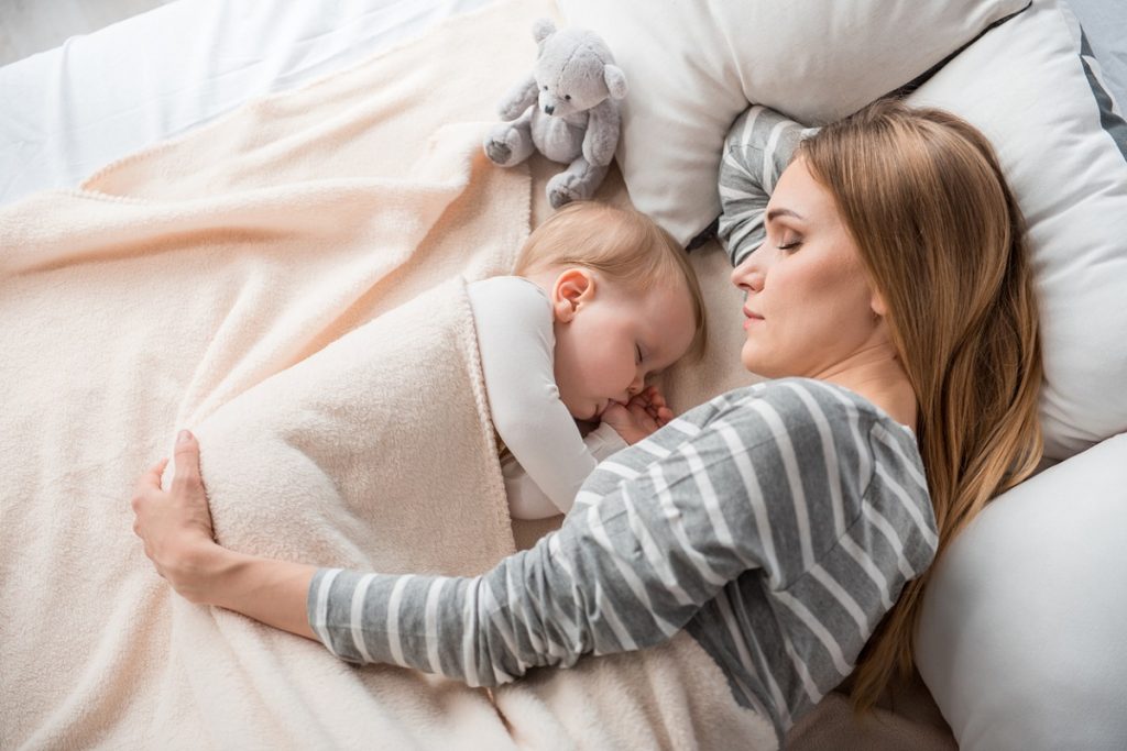 new mom, breastfeeding, changing diapers, newborn, hygiene