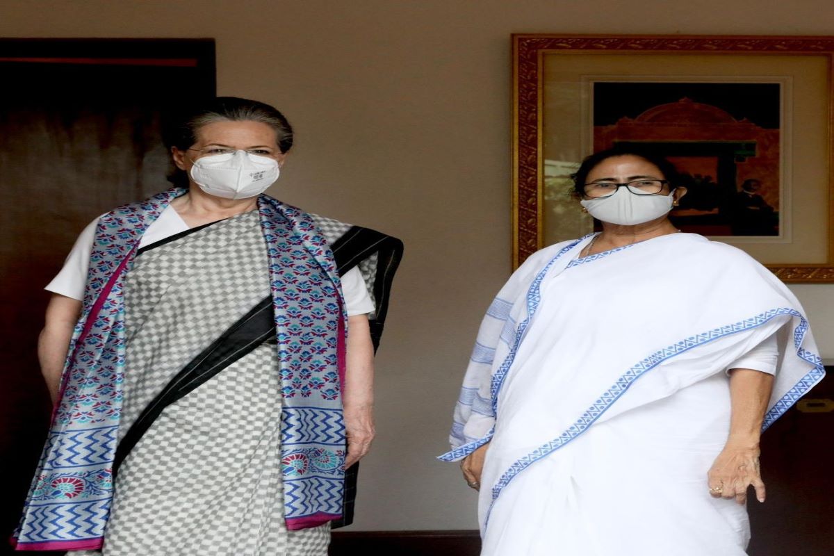 Mamata discusses political situation, Pegasus with Sonia Gandhi