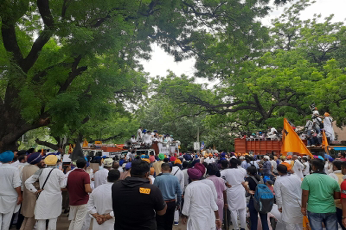 Sukhbir Badal, Harsimrat Kaur detained briefly over farm law protests in Delhi