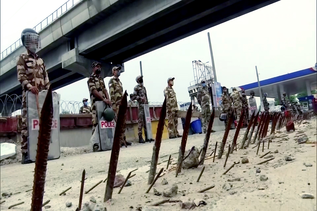 Clearing of barricades begin in Gazipur, Tikri borders after 11 months