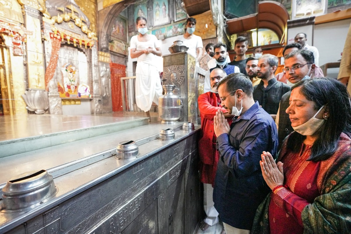 Kejriwal offers prayer at Salasar Balaji Temple