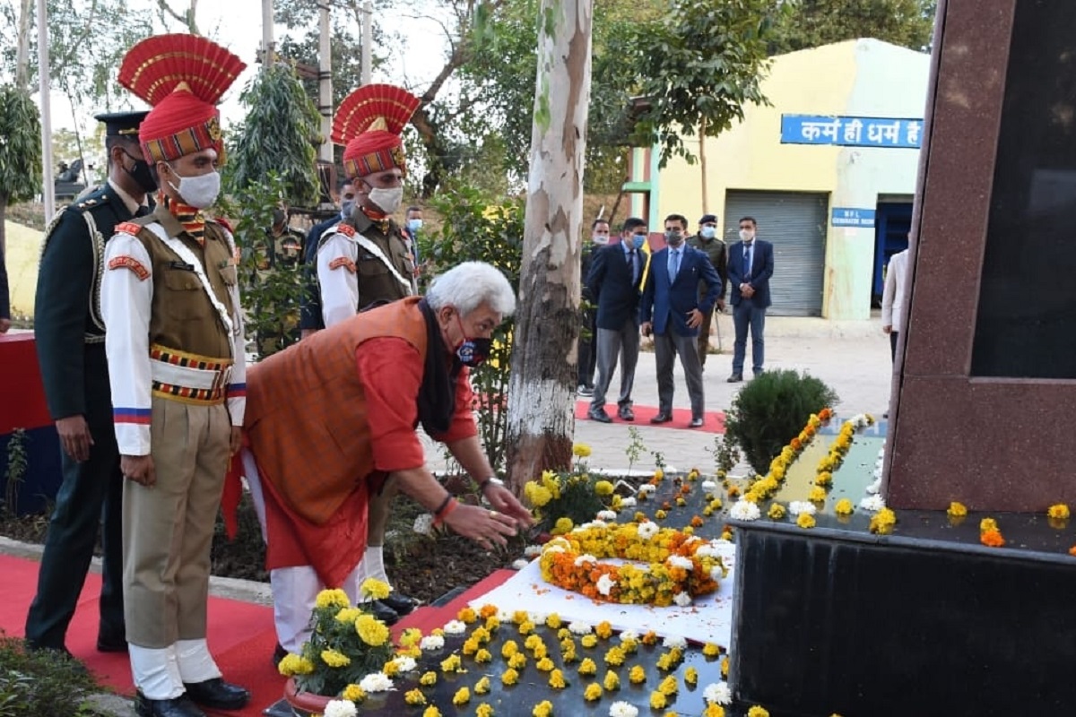 Lt. Governor reviews security at BSF’s border post