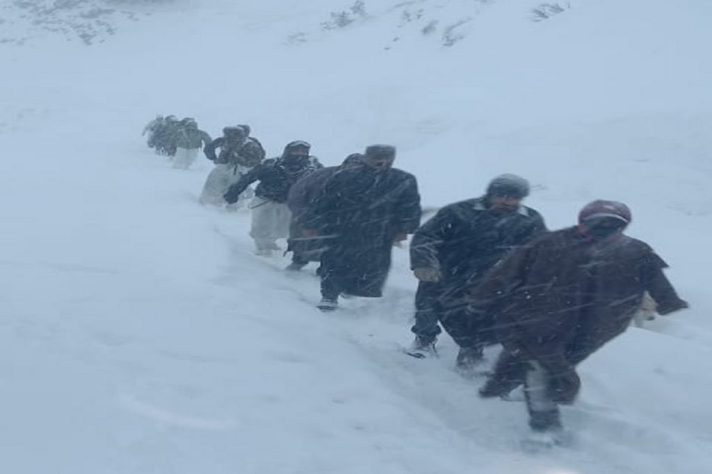 30 civilians trapped in avalanches rescued by Army