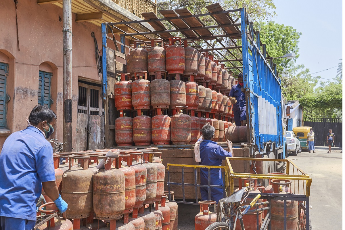 Almost 1 lakh people got employment through the LPG distribution system under Ujjwala Yojana