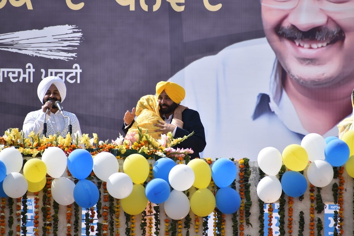 Promising governance at doorstep, Mann says change will be visible in a month