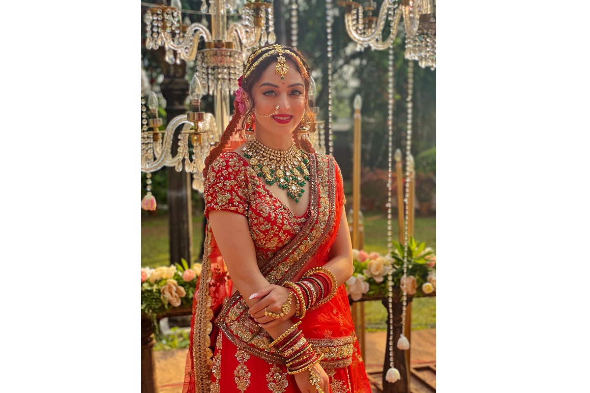 Sandeepa Dhar turns into a gorgeous bride for her first musical collaboration with Pratik Sehajpal