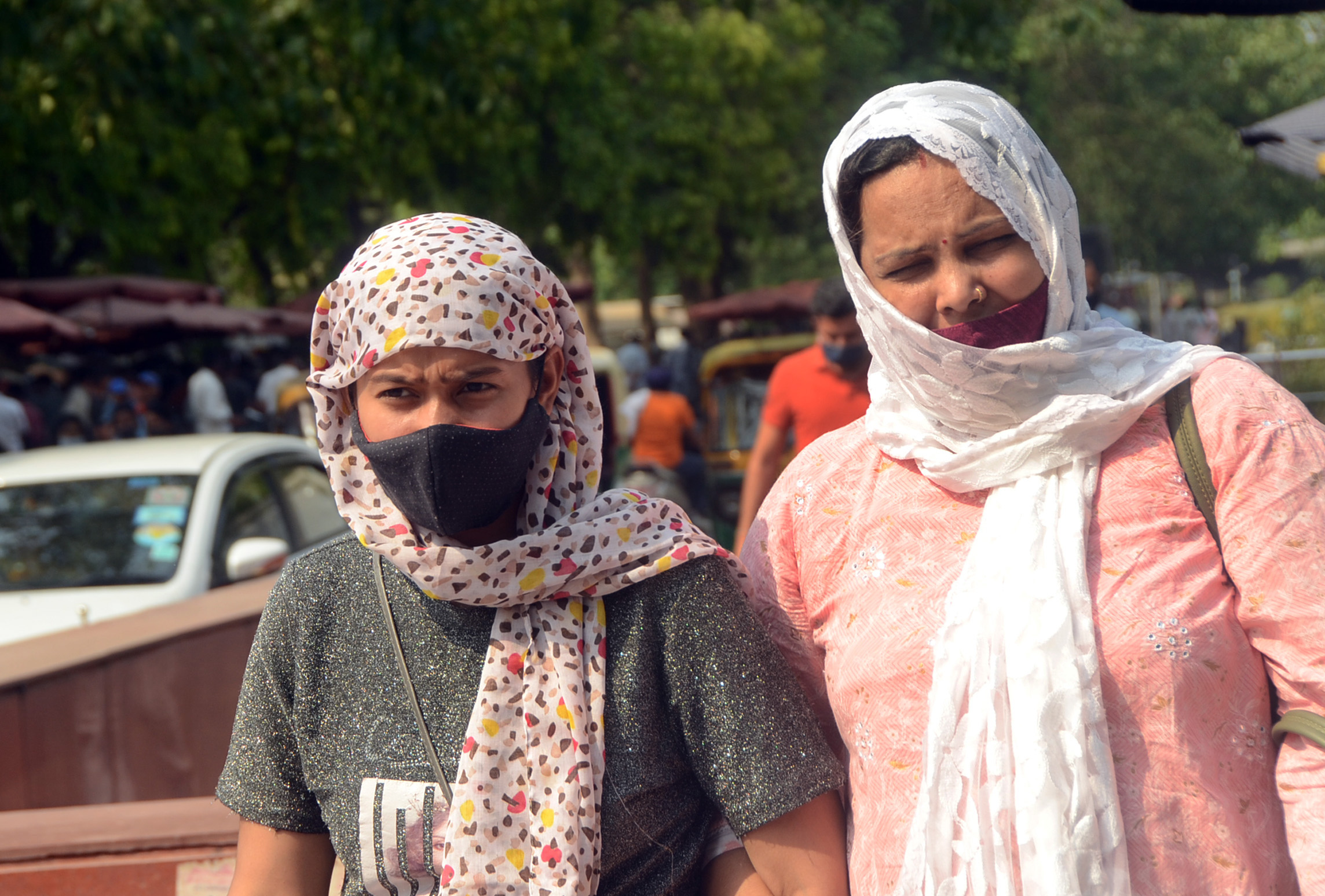 Delhi sizzles as heat wave continues