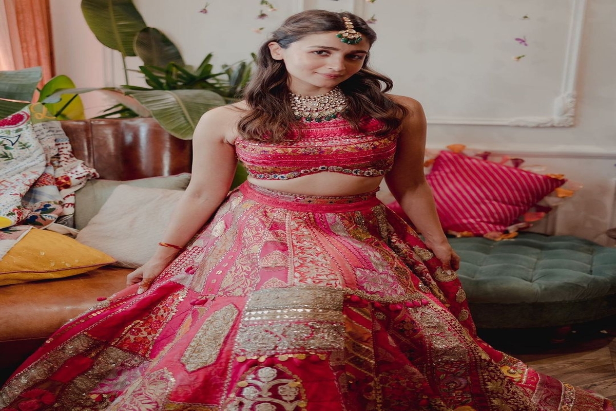 Alia Bhatt Looked Divine Beauty in Manish Malhotra's Designer Dress at –  Lady India