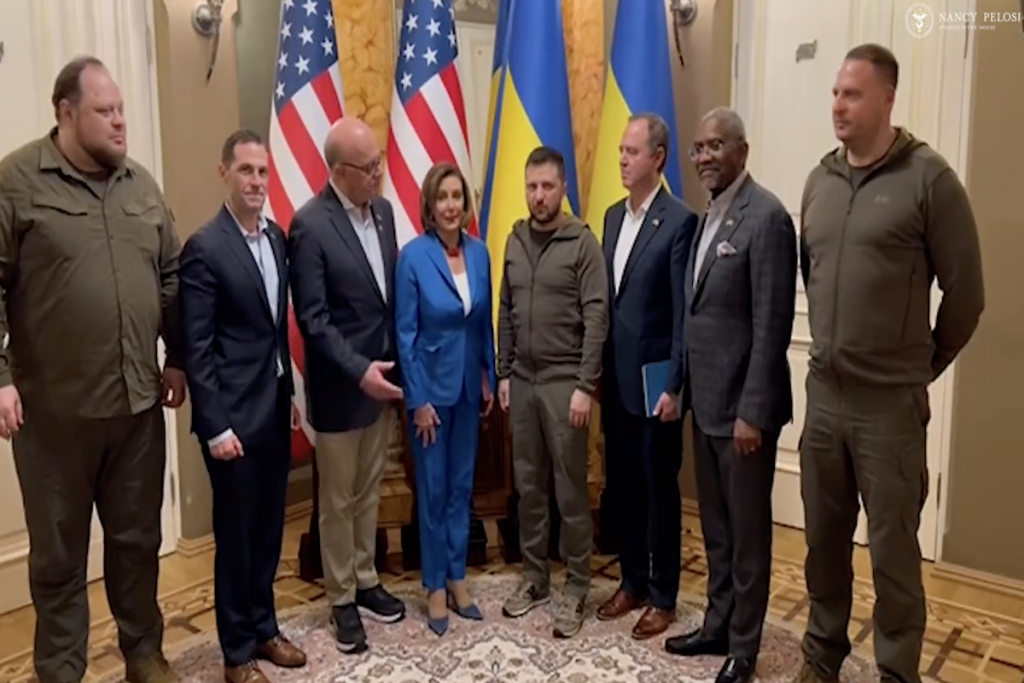 US House Speaker Pelosi meets Zelensky to send 'resounding message to ...