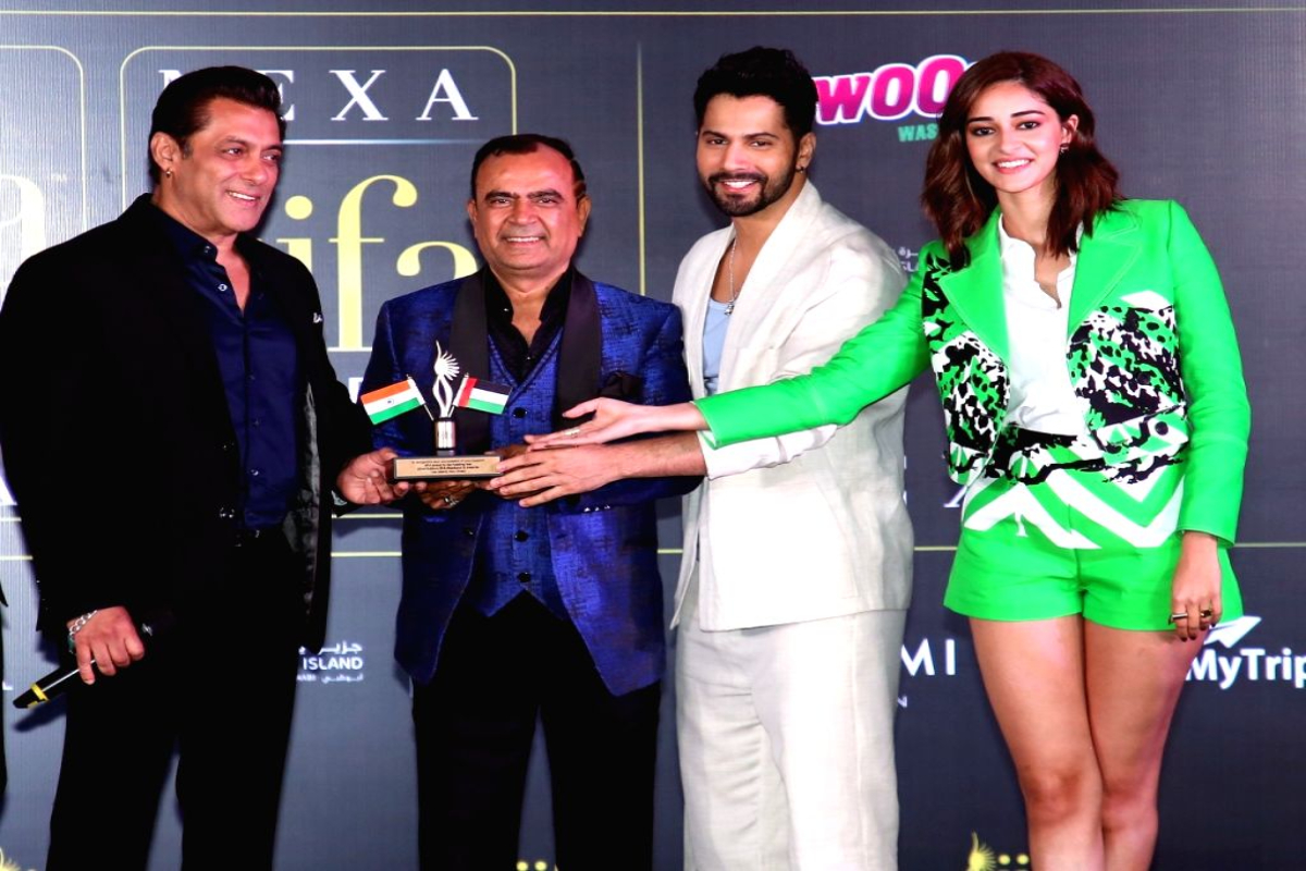 Outdoor media mogul presented IIFA trophy by Salman, Varun, Ananya