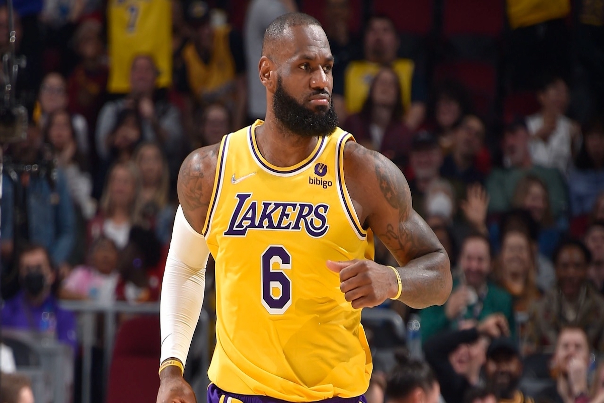 Lakers Sign LeBron James to Contract Extension
