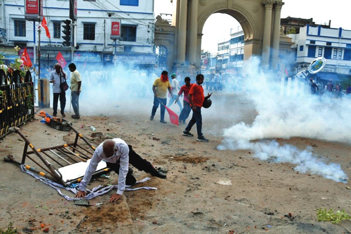 Burdwan town turns battlefield as CPM workers attack police - The Statesman