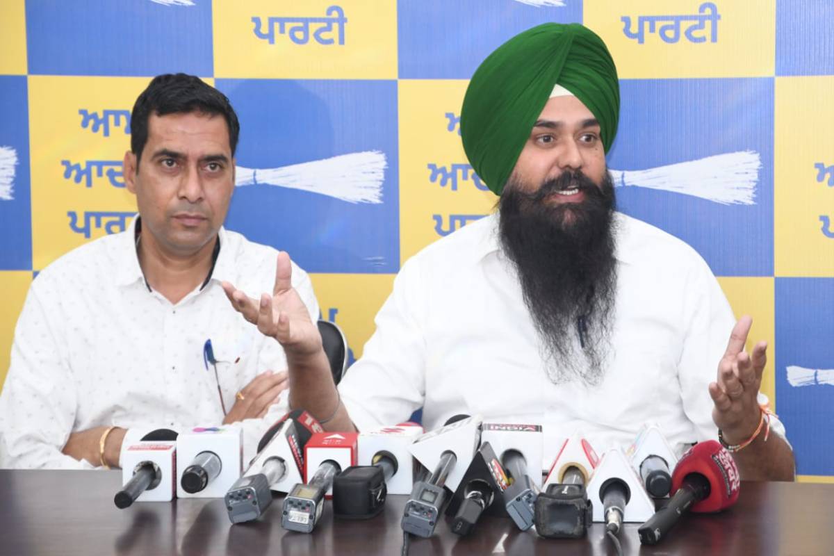 AAP accuses Congress leaders of involvement in BJP’s Op Lotus in Punjab