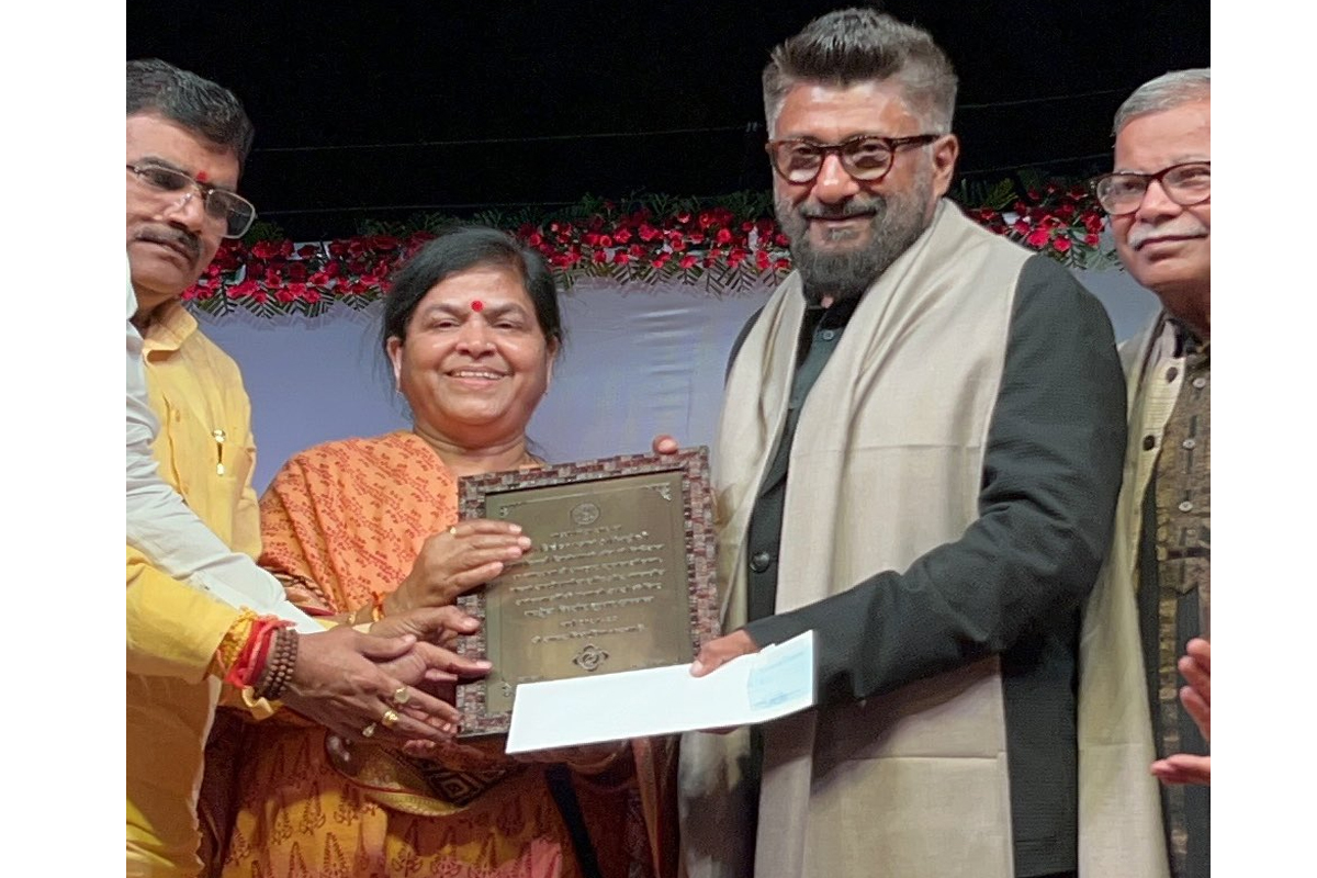 Vivek Ranjan Agnihotri receives the prestigious ‘National Kishore Kumar Award