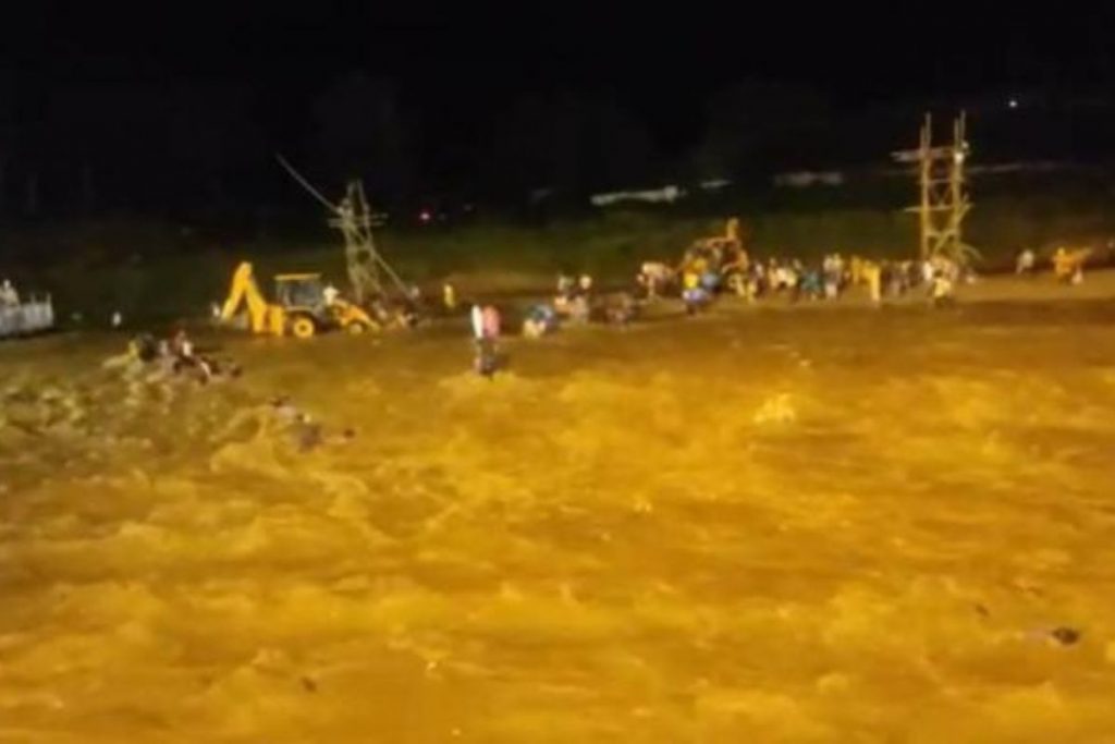 Eight Dead After Flash Floods During Durga Visarjan In Jalpaiguri 5655